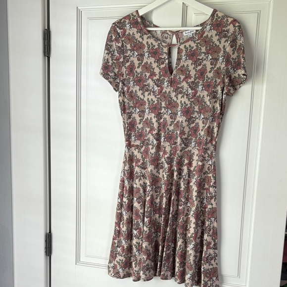 love, Fire Dresses & Skirts - love, Fire vintage style Floral Mini Dress keyhole size medium